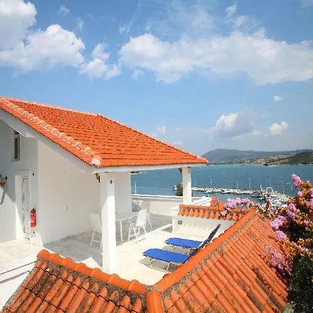 Aris Hotel